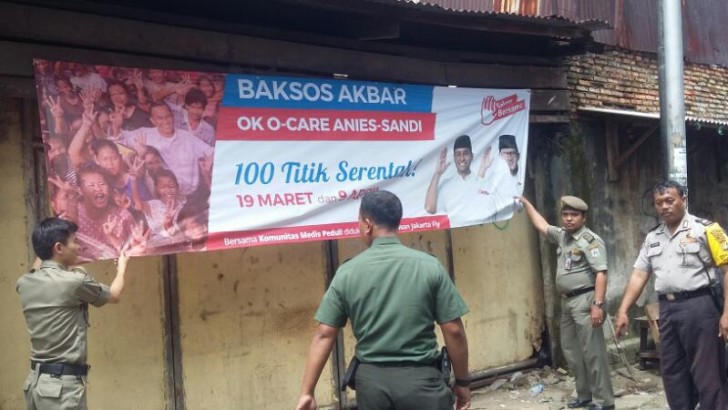 PAM PENURUNAN ALAT PERAGA KAMPANYE (APK ), DAN SPANDUK, DI KEL. JATINEGARA KEC. CAKUNG JAKTIM