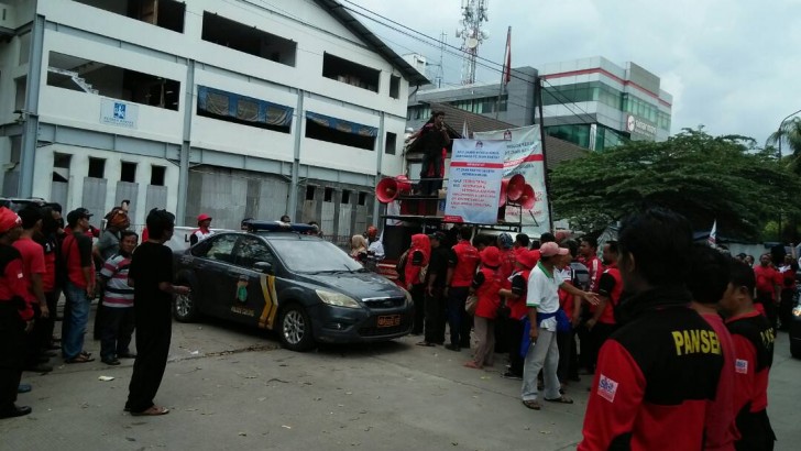 POLSEK CAKUNG AMANKAN JALANNYA AKSI UNJUK RASA